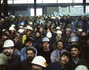 Du-Rheinhausen. Steelworkers of the Krupp steelworks fight for their jobs in 1987 and occupied the Rhine bridge