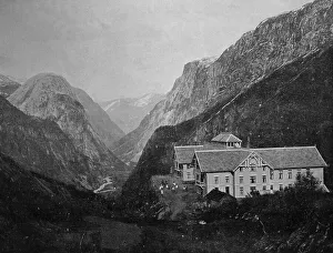 Early autotype of the Hotel Stalheim