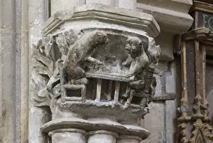 East choir, chess-playing monkeys