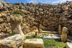 Eastern bay with fireplace, megalithic Ggantija temple