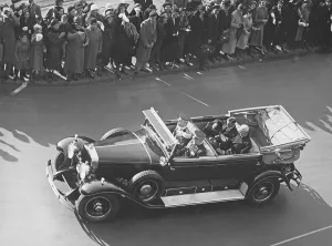Edward VIII of Great Britain, 1894-1972, King of Great Britain between 20 January and 11 December 1936, when he abdicated and renounced the crown