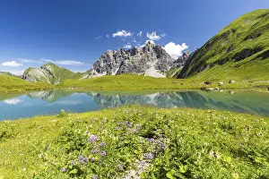 Category Mountain Landscapes Prints: Eissee, Oytal, behind it Grosser Wilder