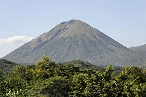 El Hoyo Volcano, 1079m, ruins of Leon Viejo