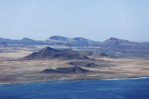 El Jable landscape with the towns of Soo and Tinajo
