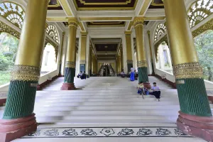 Entrance area, Shwedagon Pagoda