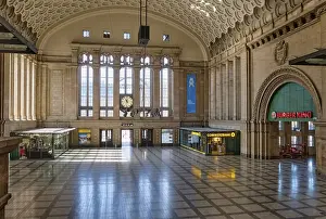 Entrance hall, empty main station