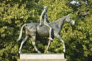 Equestrian Monument, Treskowallee