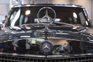 Category Oldtimer Prints: Essen.27.03.14 JE, Mercedes star on a Mercedes Benz 600
