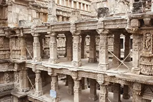 Evan, pillars at queens step well
