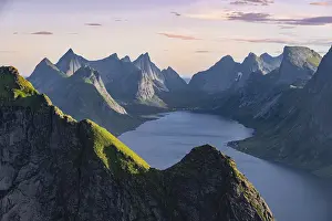 Evening atmosphere, view from Reinebringen