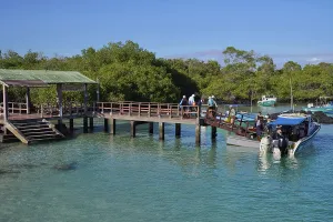 Excursion boat at the jetty in the harbour of Puerto Villamil
