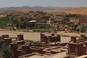 Framed Print : Expansive view of the clay town of Ait Benhaddou and surrounding area Framed Print : Expansive view of the clay town of Ait Benhaddou and surrounding area