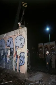 Fall of the Berlin Wall, demolition of the Wall in Berlin-Kreuzberg