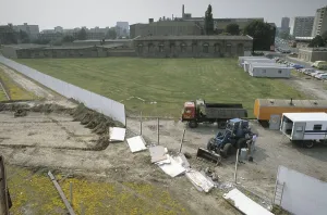 Fall of the Berlin Wall: demolition of the Wall in Berlin-Mitte