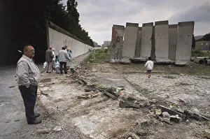Fall of the Berlin wall, residents observing the demolition of the Wall in Berlin-Kreuzberg