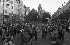 Fall of the Berlin Wall, shopping on Kurfuerstendamm Avenue