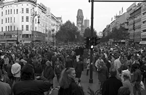 Fall of the Berlin Wall, shopping on Kurfuerstendamm Avenue