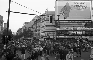 Fall of the Berlin Wall, shopping on Kurfuerstendamm Avenue