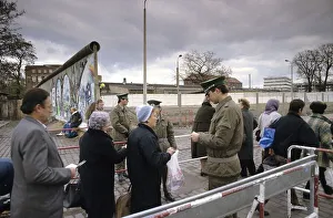 Fall of the Berlin Wall: temporary control point at Schlesische Strasse