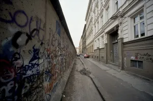 Fall of the Berlin Wall, wall in Berlin-Kreuzberg