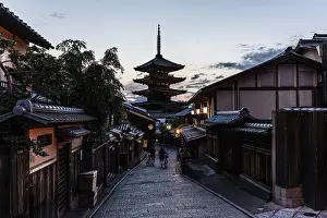 The famous view down Sannen Zaka Street in Higashiyama district in Kyoto