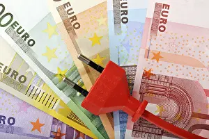 Fan of various euro banknotes with a Schuco plug