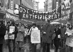 Everywhere in the Federal Republic there were demonstrations for the ratification of the treaties with Eastern Europe