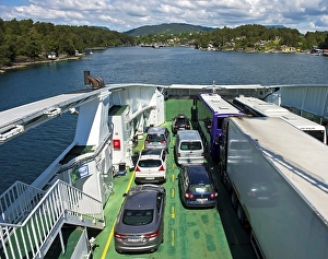 Category Scandinavia Prints: Ferry carrying vehicles approaching the ferry port of Halhjem, Hordaland, Norway, Europe