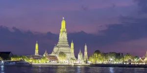 Framed Print : Festive lighting on New Year's Eve at Wat Arun