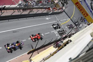 Field of drivers shortly after the start