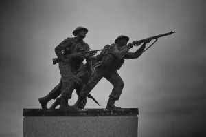 Three fighting soldiers, sculpture