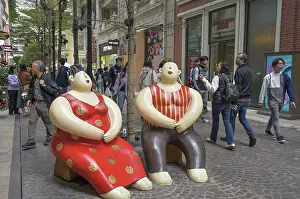 Figures, Lee Tung Avenue shopping street