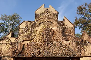 Fine cut stone work of a bas-relief on an archway in Banteay Sreithe Temple