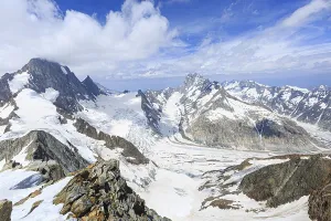 Finsteraarhorn, Srahlegg Glacier