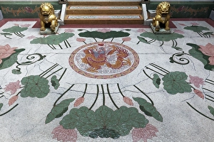 Floor mosaic in the courtyard, Wat Mangkon Kamalawat