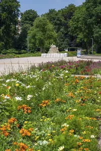 Flower bed and sand sculpture, Kaiser-Karls-Park