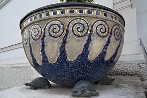 Flower bowl with shields in front of the entrance to the exhibition centre of the Vienna Secession