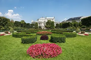 Flowerbeds in the Volksgarten, back Burgtheater