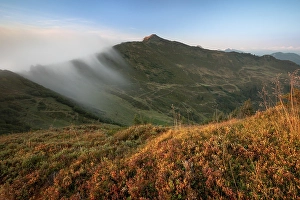 Category Mountain Landscapes Prints: Fog in the high valley on an autumn evening at Potlakopf