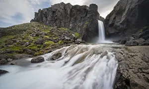 Folaldafoss Waterfall, Oexi Pass