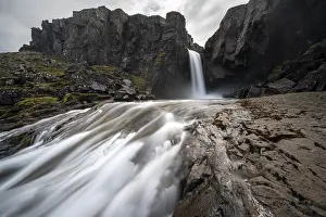 Folaldafoss Waterfall, Oexi Pass