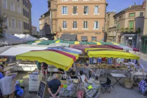 Food market outside the covered market