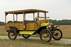 Ford Model T, built in 1910, 4 cylinder