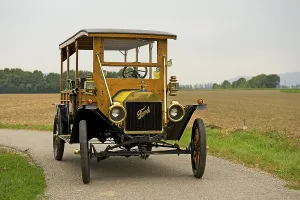 Ford Model T, built in 1910, 4 cylinder