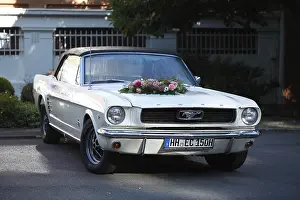 Ford Mustang, wedding car decorated with roses