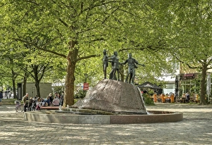 Fountain, Dance on the volcano
