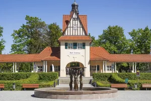 Fountain of joie de vivre, railway station