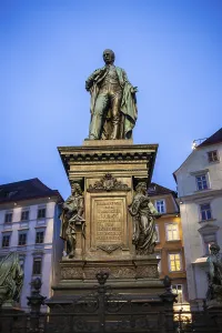 Fountain with monument to Archduke Johann on the main square