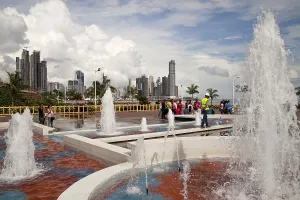 Fountains on the refurbished seafront promenade of Cinta Costera and the skyline of Panama City