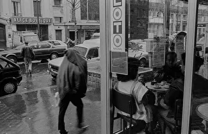France, Paris, 22.03.1990, street scene in Paris